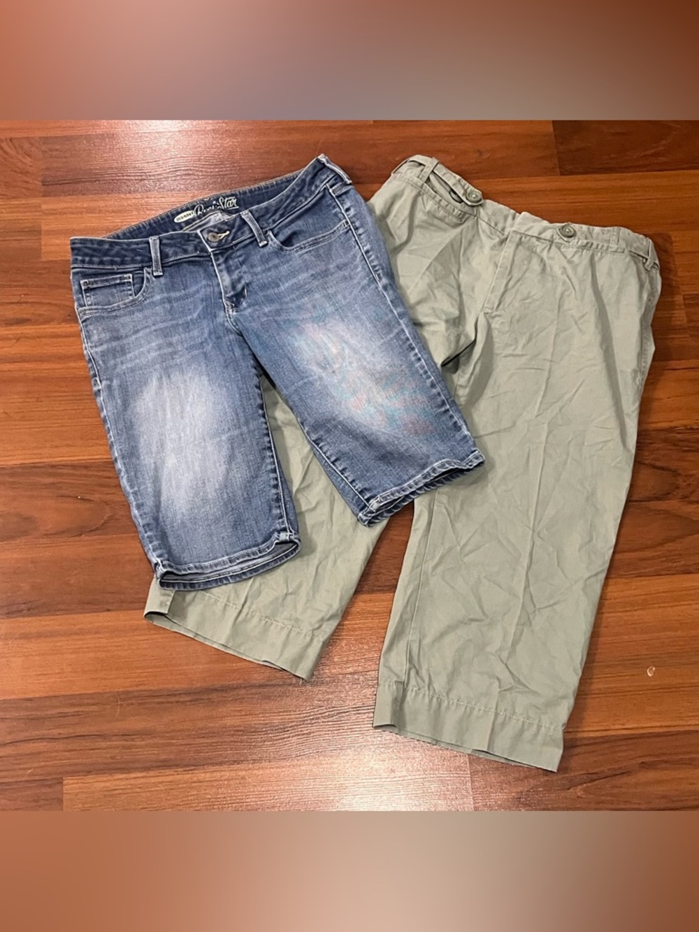 Old Navy Summer‎ Spring Lot Of
2 Capri Pants & Bermuda Jean
Shorts Size 8